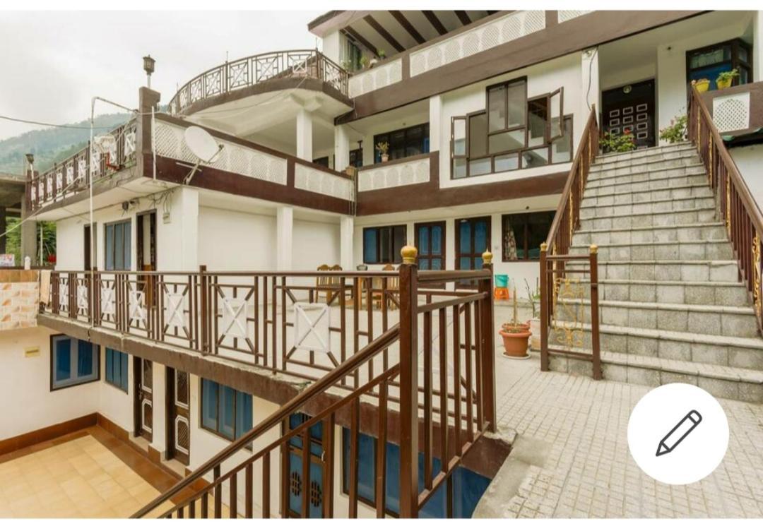 Tirthan Crest Homestay Banjār Exterior foto